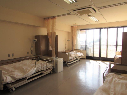 療養室　4人部屋